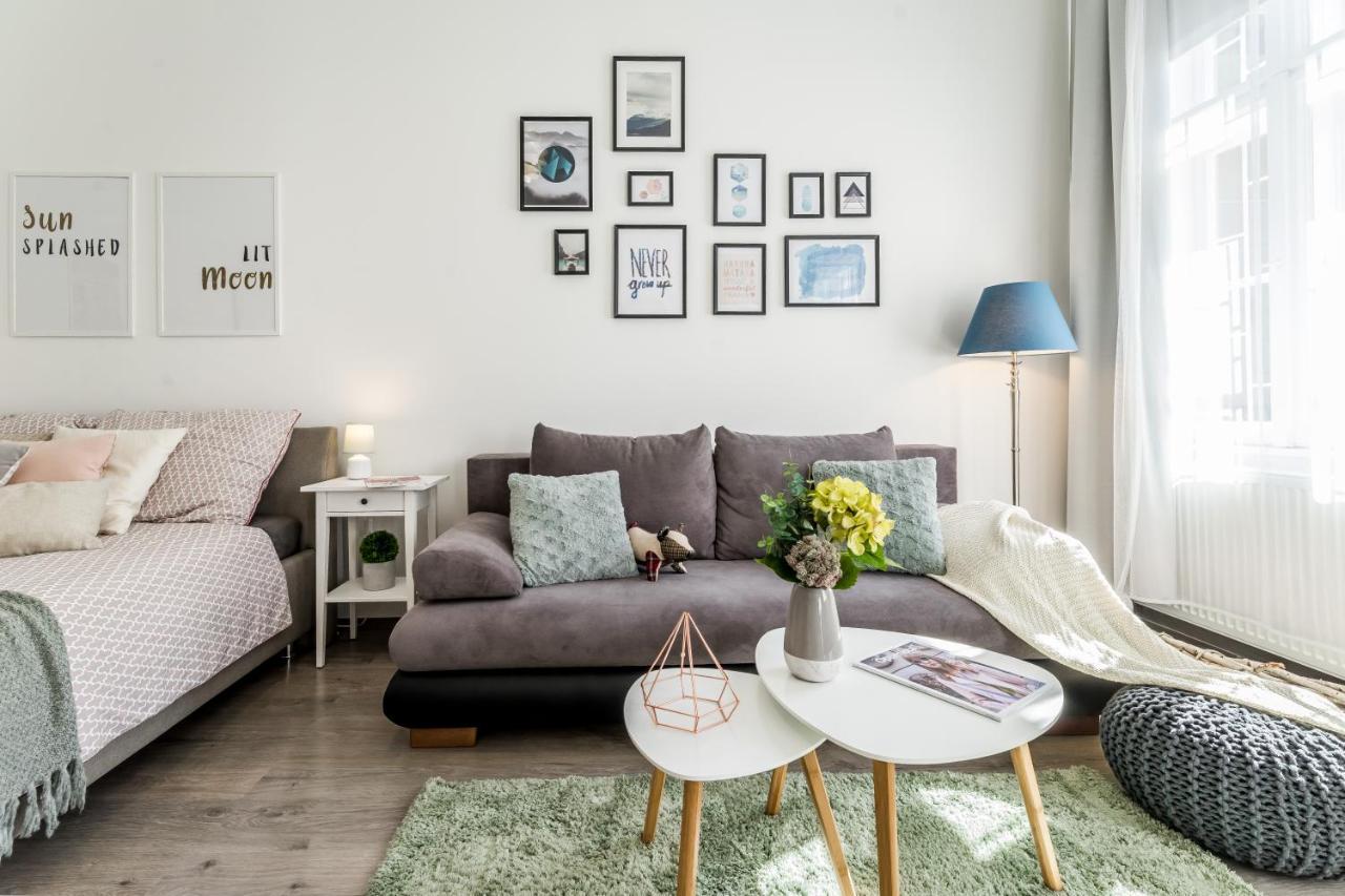 דירה Sun-splashed Retreat In The Heart Of A Vibrant Quarter בודפשט