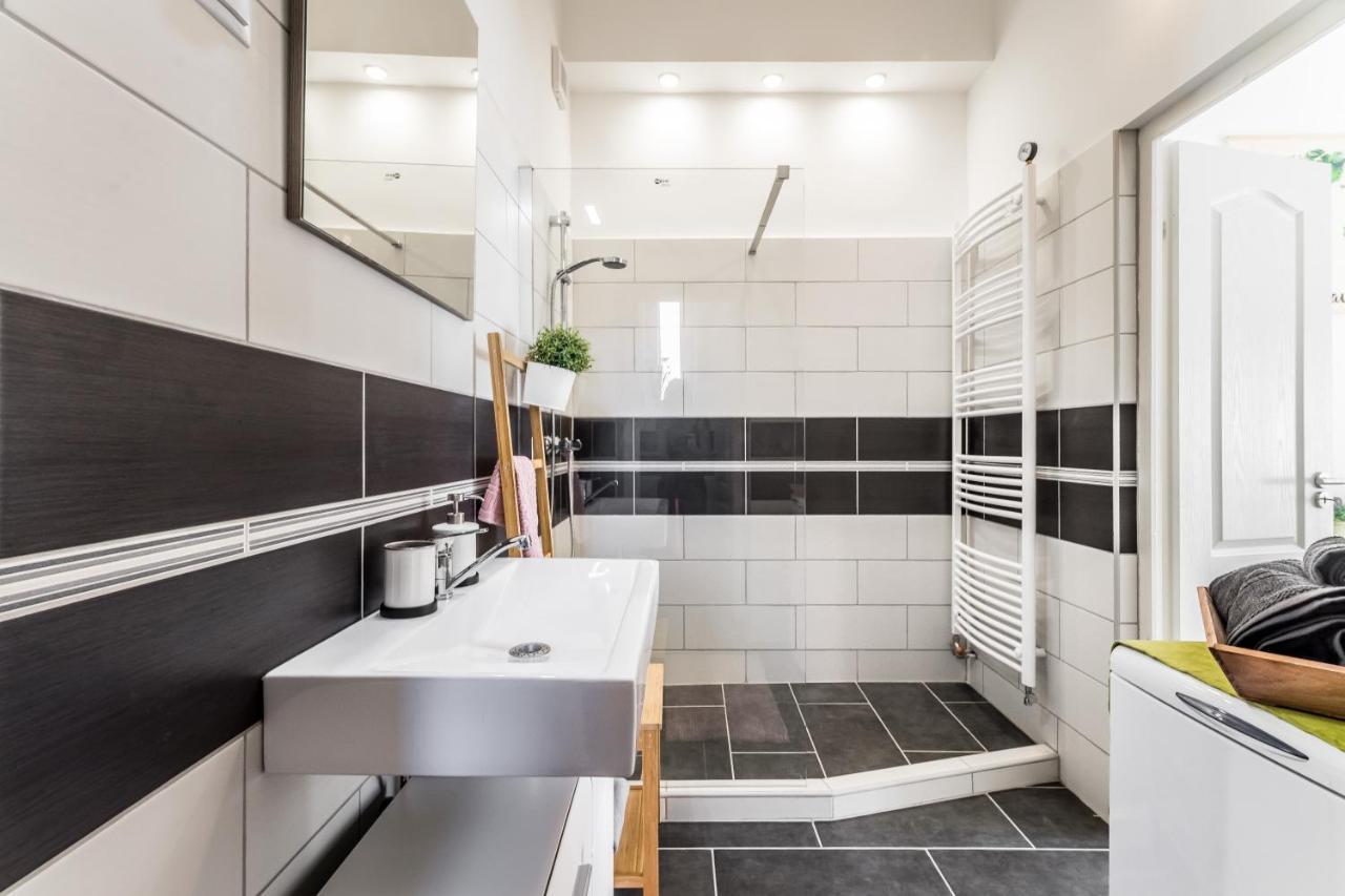 Sun-splashed Retreat In The Heart Of A Vibrant Quarter דירה בודפשט