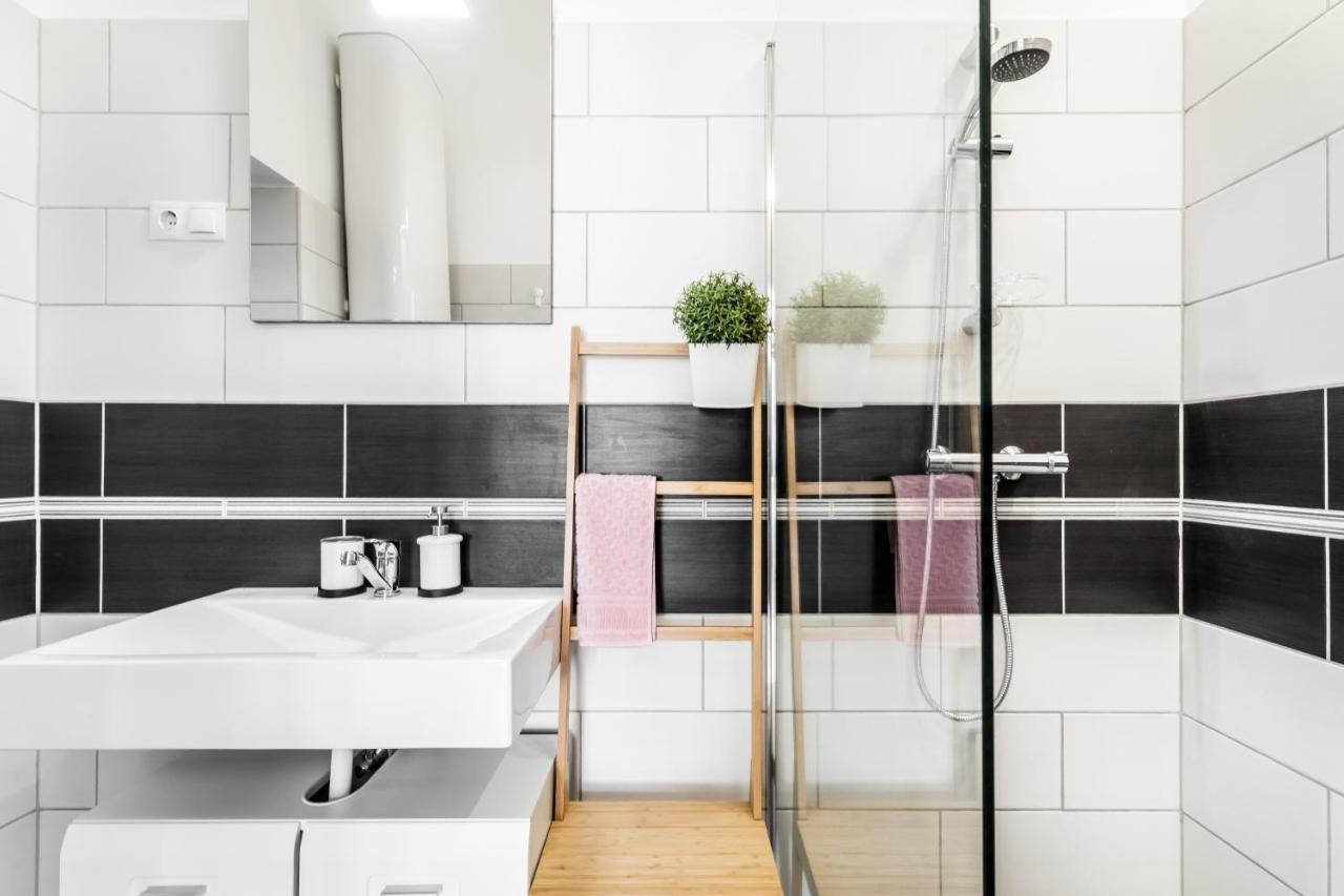 Sun-splashed Retreat In The Heart Of A Vibrant Quarter דירה בודפשט